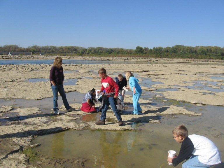 Fossil-Beds-People-768x576